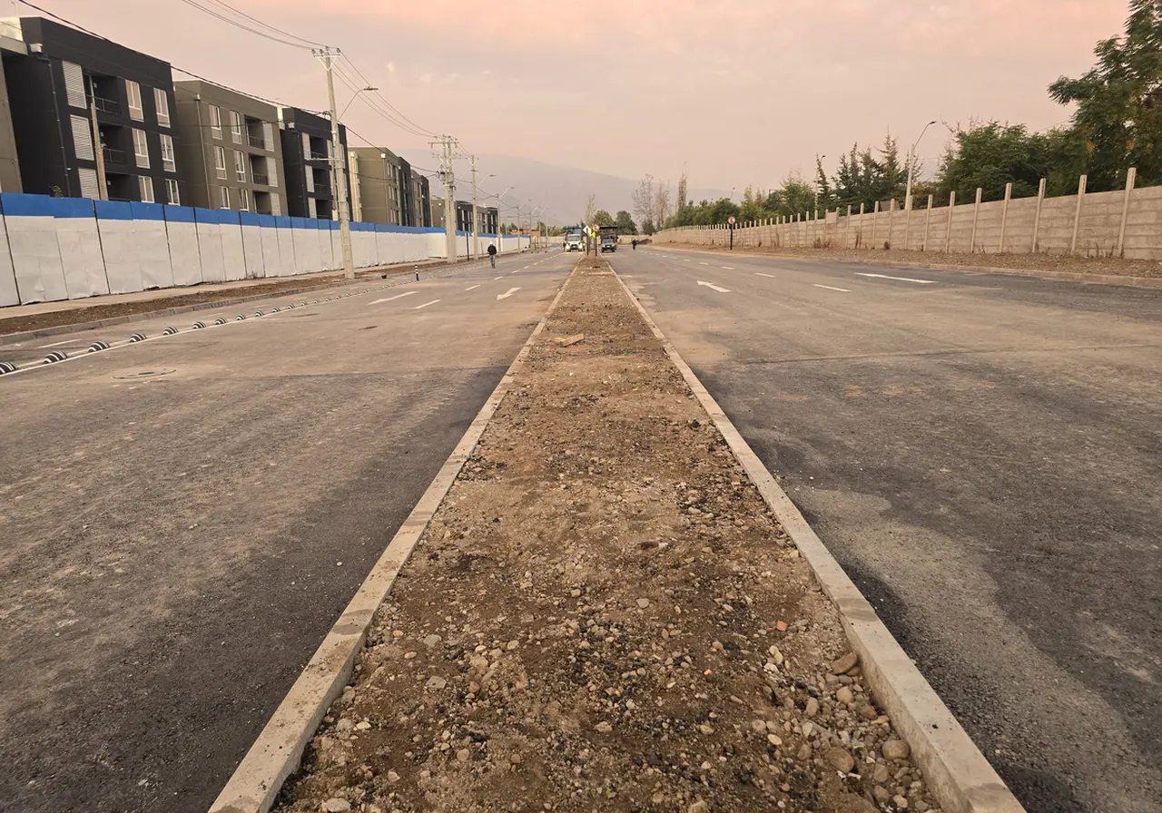Pavimentación urbana en Condominio Los Aromos