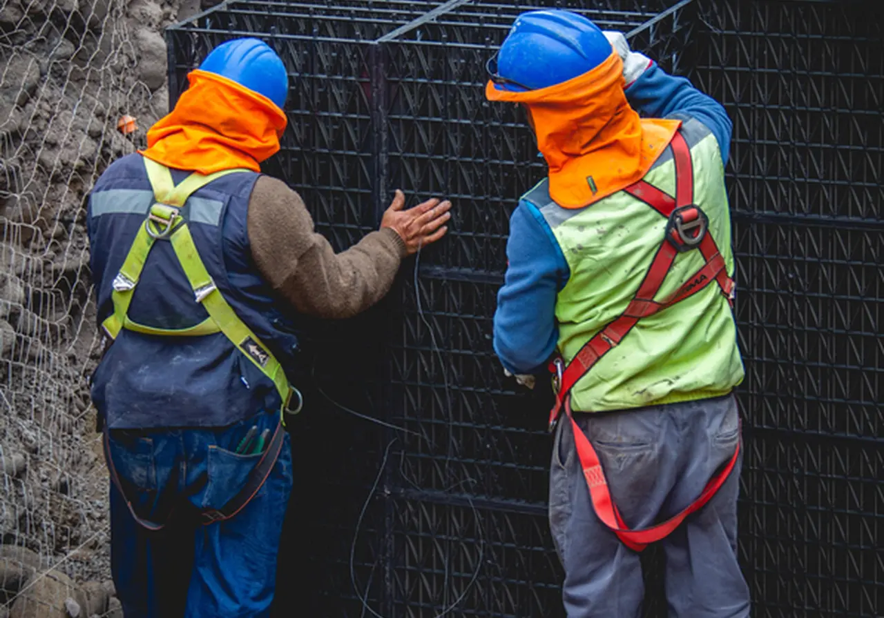 Equipo ejecutando infraestructura en Condominio Nuevos Aires