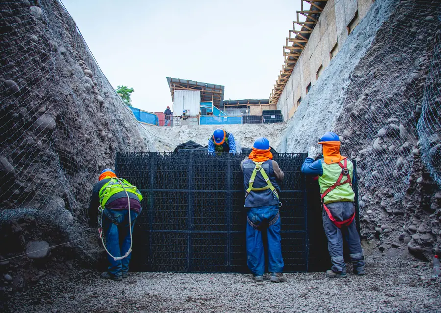 Equipo trabajando en Condominio Nuevos Aires